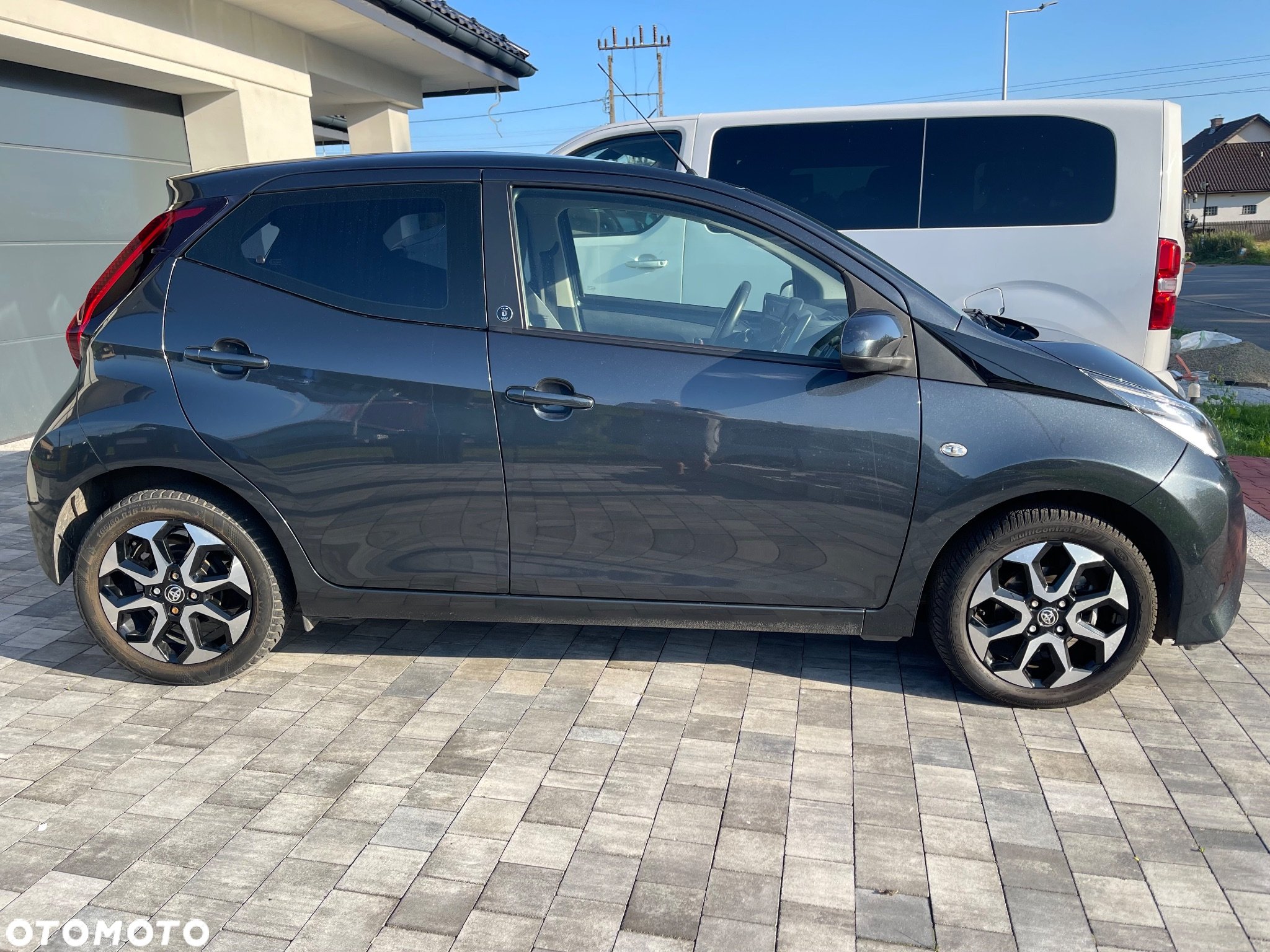Toyota Aygo x.shift x-play connect - 11