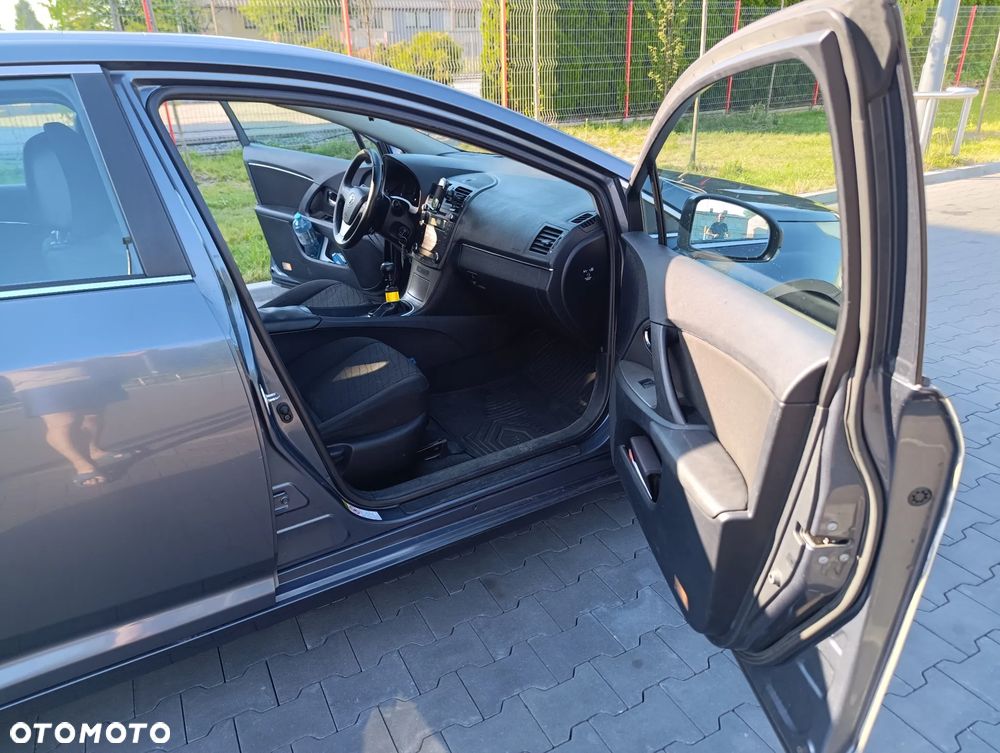 Toyota Avensis 1.8 Sol - 14