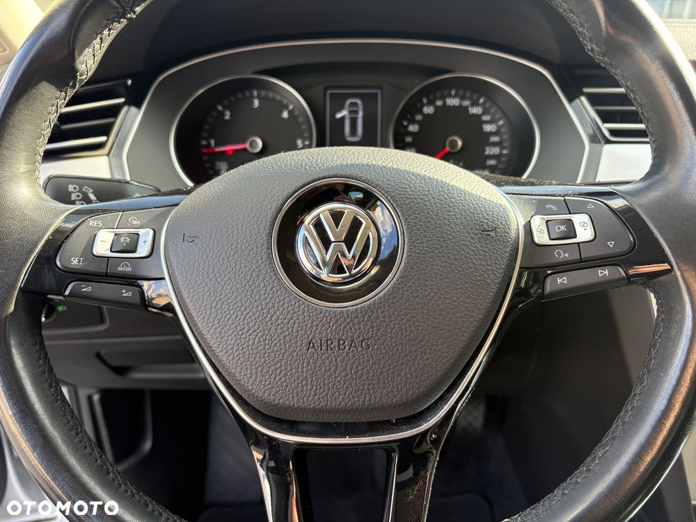 Volkswagen Passat 2.0 TDI SCR Business - 28