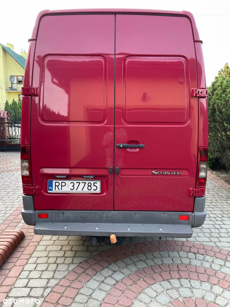 Mercedes-Benz Sprinter - 11