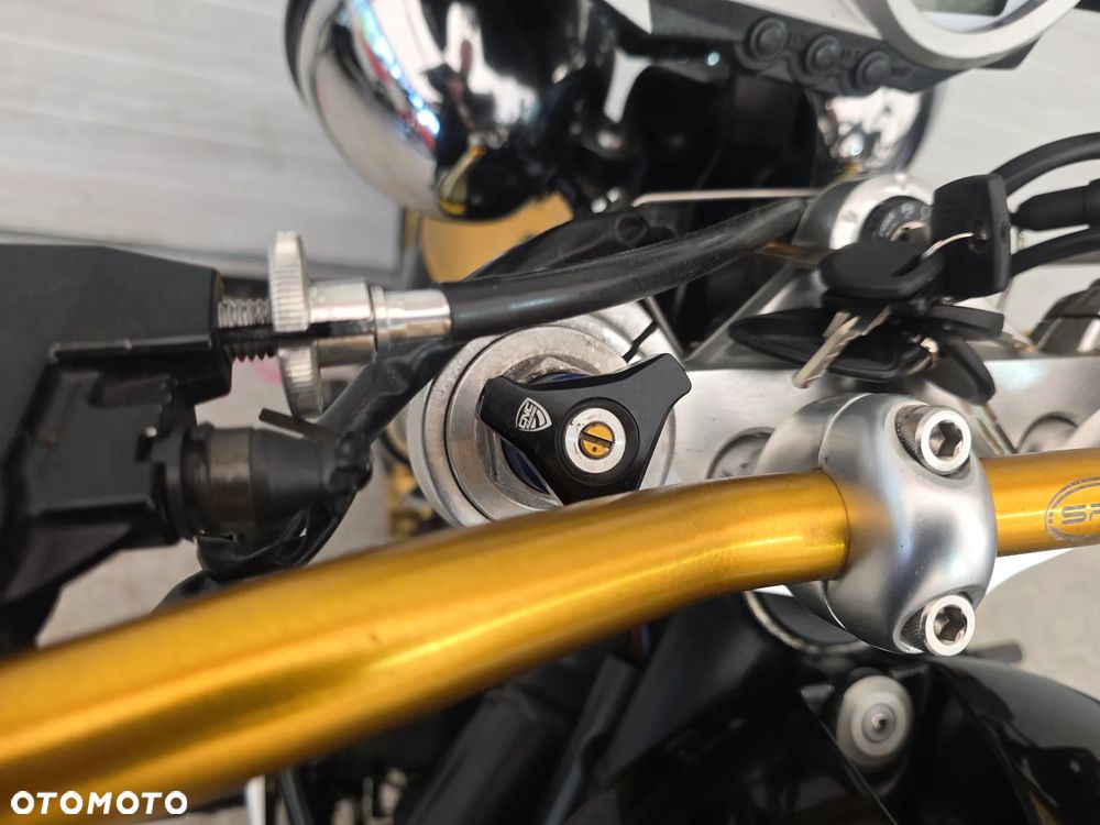 Triumph Speed Triple - 30