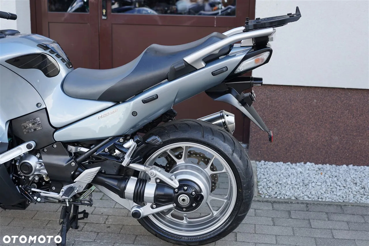 Kawasaki GTR - 24
