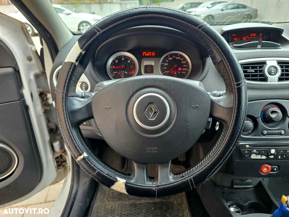Renault Clio - 24