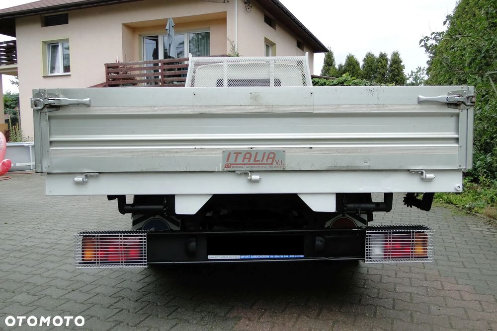 Nissan TRADE - 5