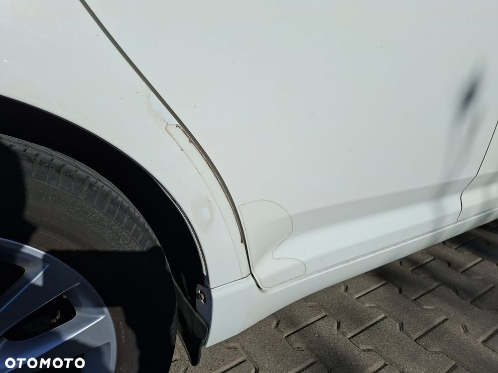 Toyota Avensis 2.0 Style - 12