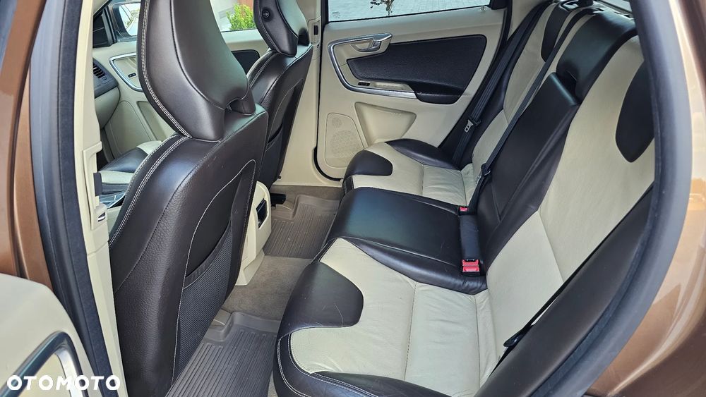 Volvo XC 60 D5 AWD Summum - 6