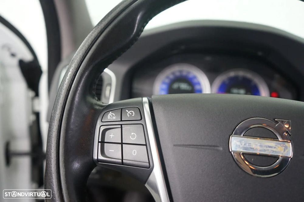 Volvo V60 1.6 D2 R-Design - 22