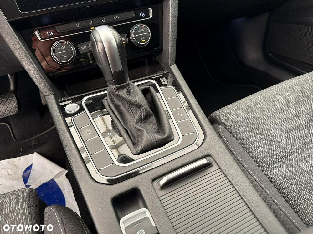 Volkswagen Passat - 17