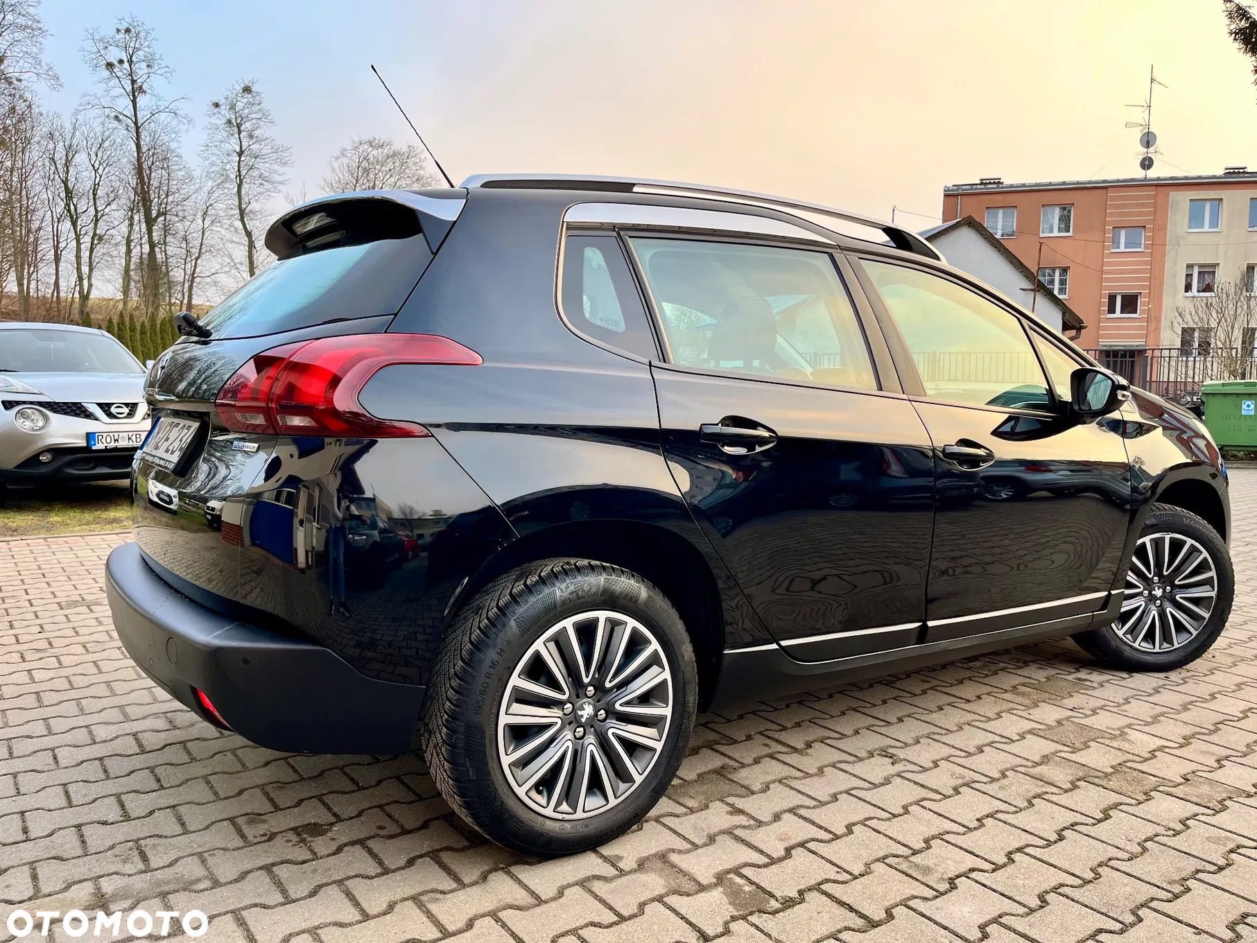 Peugeot 2008 1.2 Pure Tech Style S&S - 10