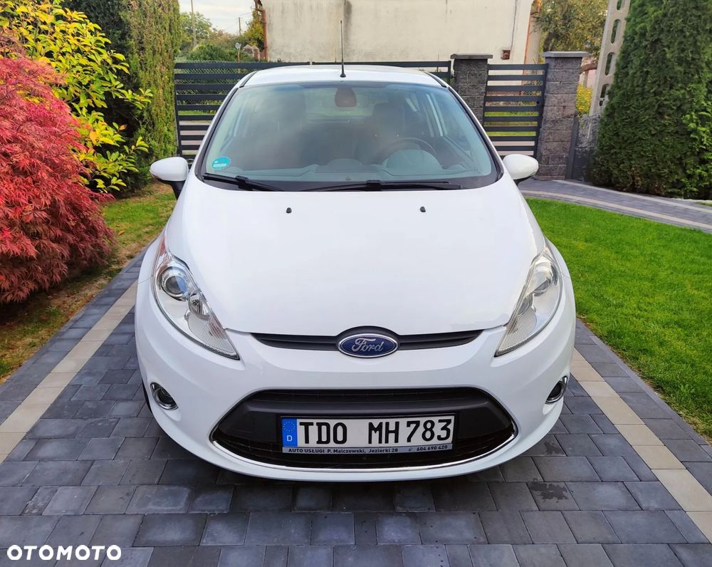 Ford Fiesta 2010 photo 2