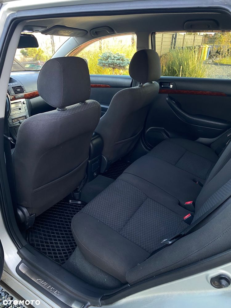 Toyota Avensis 2.0 VVT-i Sol - 8