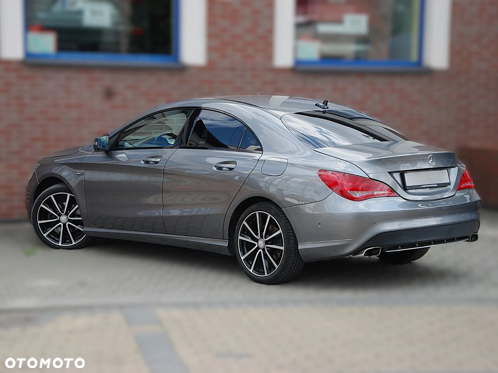 Mercedes-Benz CLA 220 CDI 7G-DCT AMG Line - 23