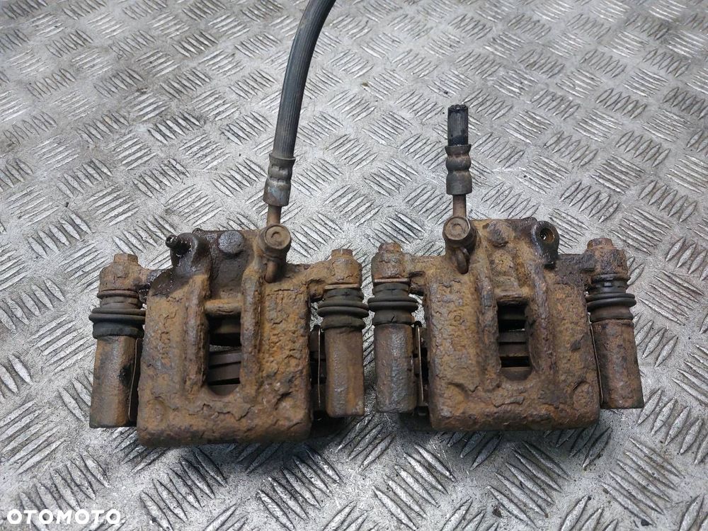 TARCZE HAMULCOWE TYŁ + ZACISKI TOYOTA COROLLA E12 1.6 16V - 7