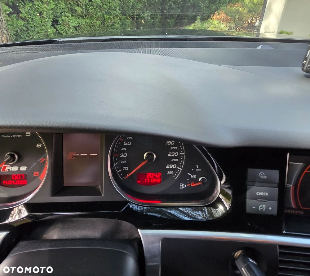 Audi RS6 ver-5-0-tfsi-quattro-tiptr - 11