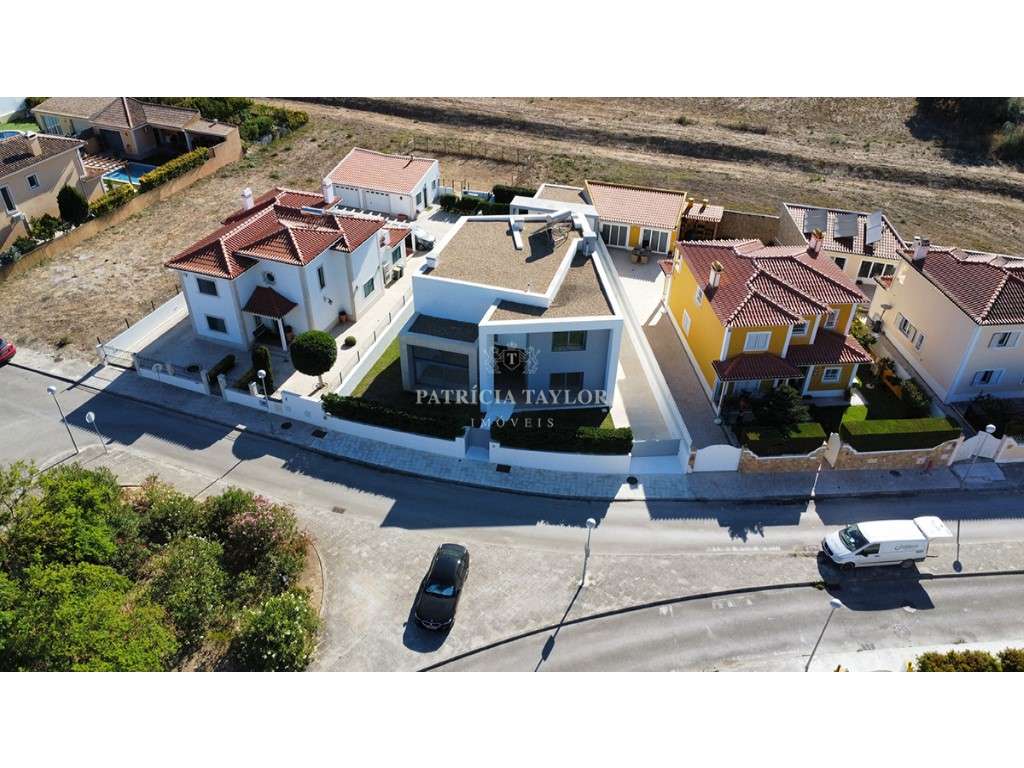Moradia T4 à venda em Azeitão, situada na prestigiada zona de Vila ... - Grande imagem: 5/60