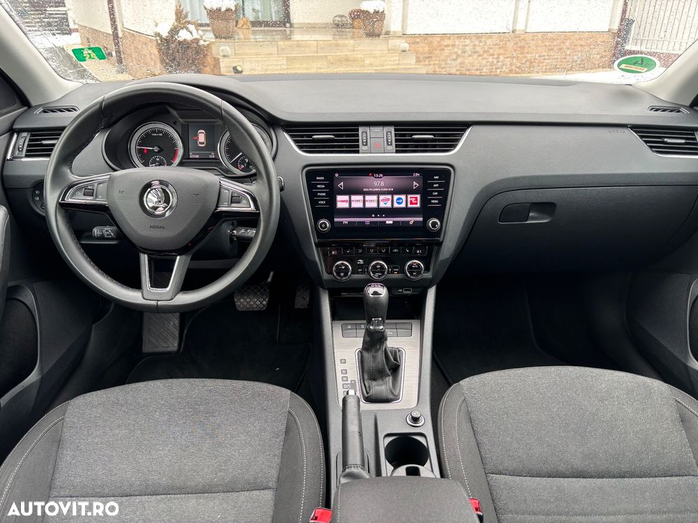 Skoda Octavia Combi 2.0 TDI DSG Soleil - 6