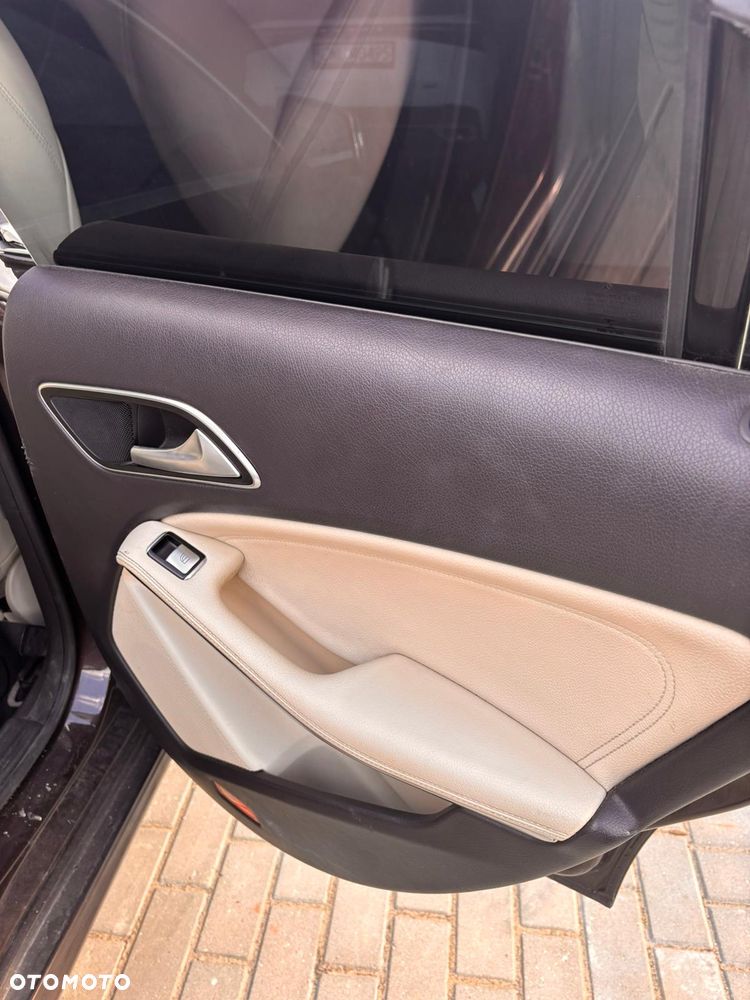 Mercedes-Benz CLA 250 4Matic 7G-DCT Sport - 12