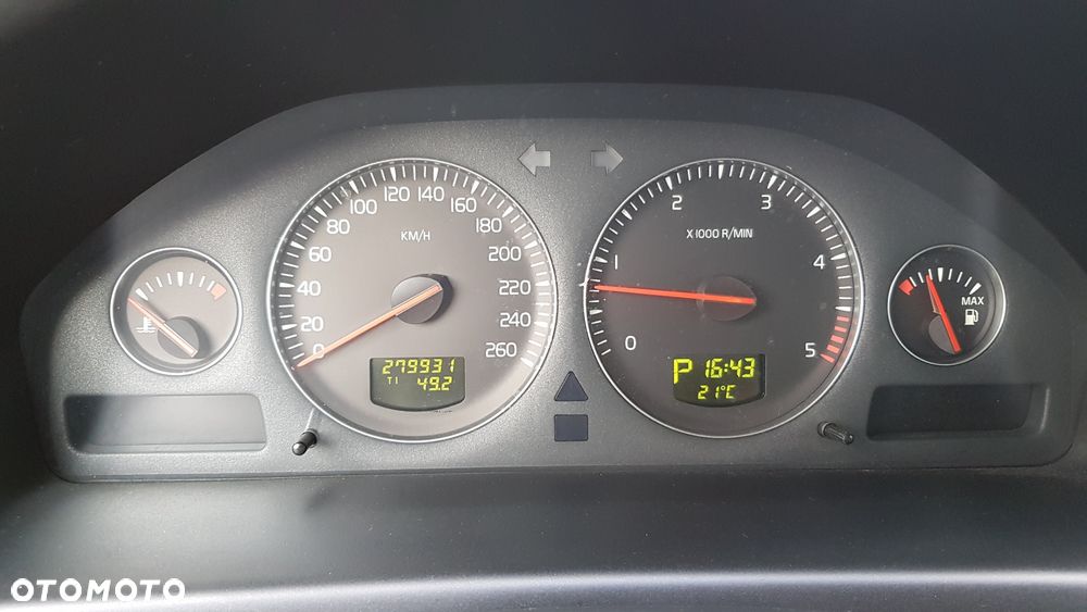 Volvo XC 70 D5 AWD Momentum - 27