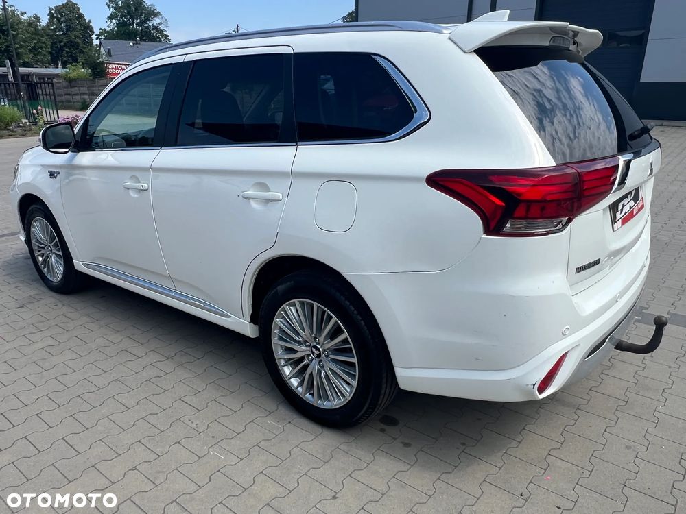Mitsubishi Outlander 2.4 4WD - 7