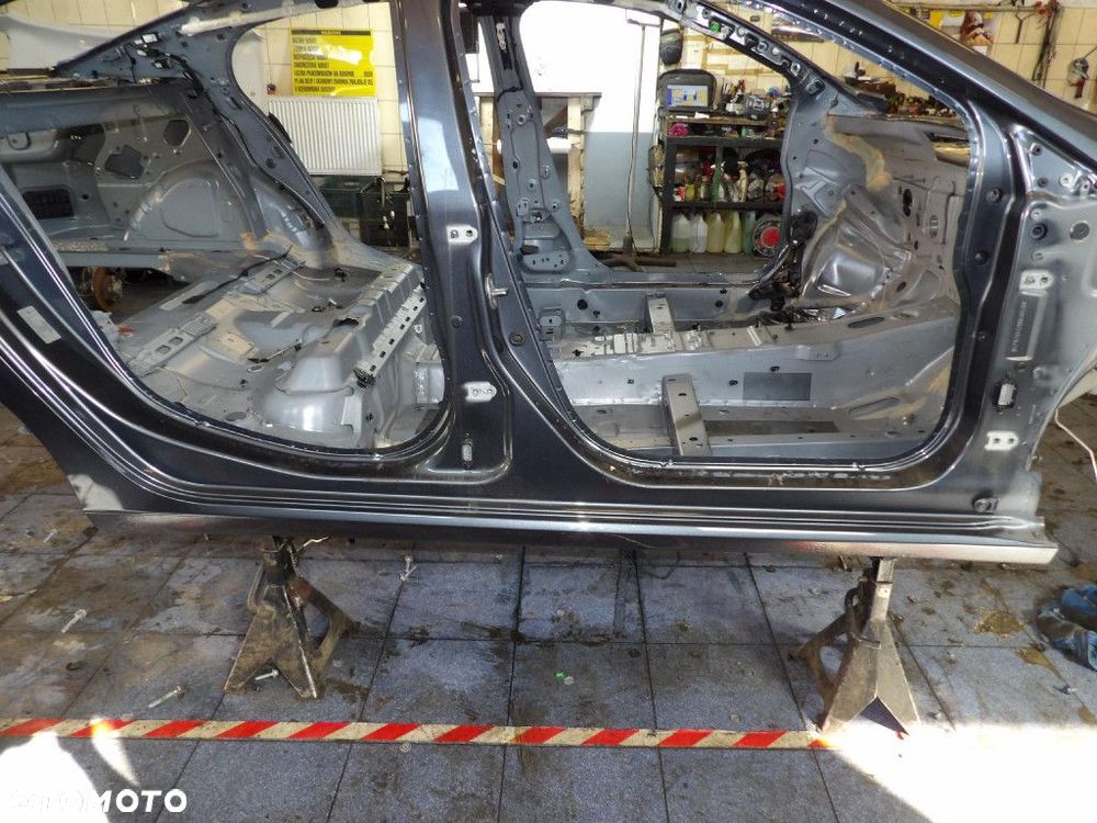 PRÓG PRAWY RENAULT MEGANE IV SEDAN TEKPN - 1