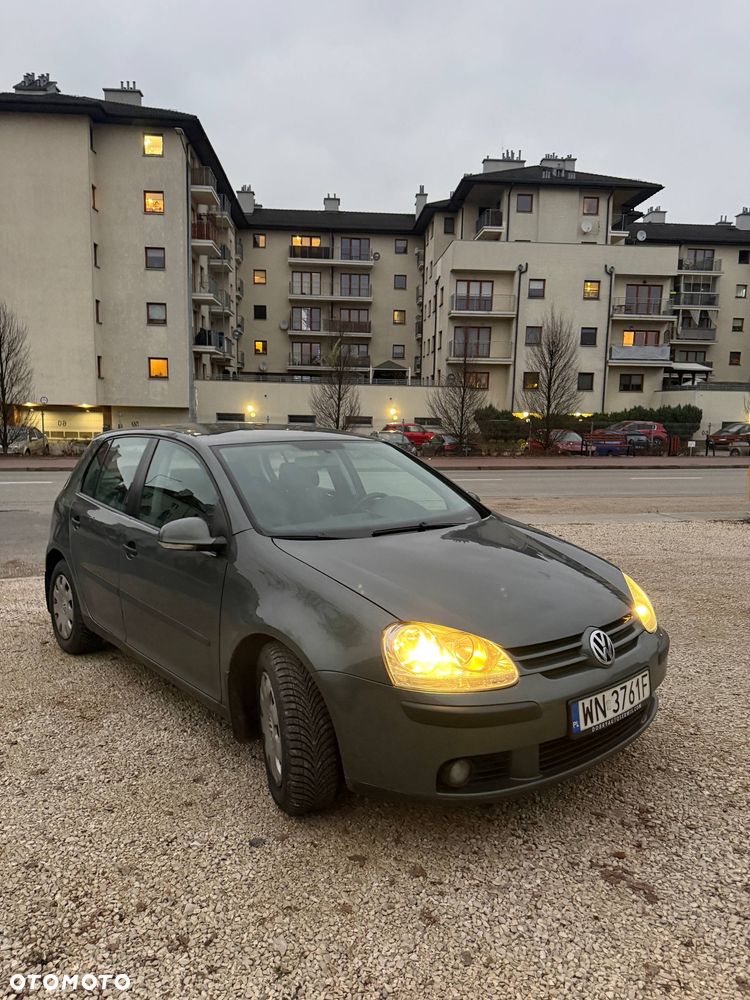 Volkswagen Golf 1.6 FSI Trendline - 4