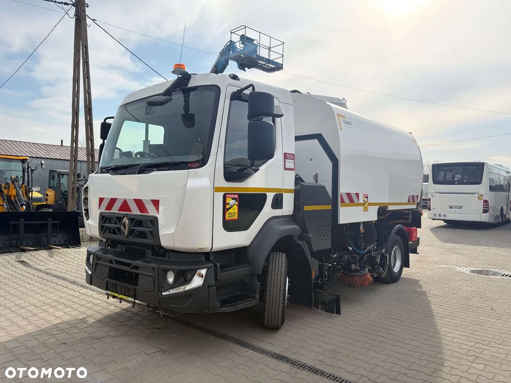 Renault D 12 zamiatarka