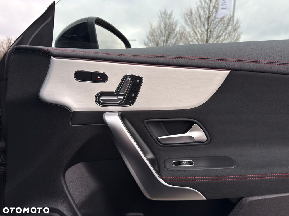 Mercedes-Benz CLA - 27