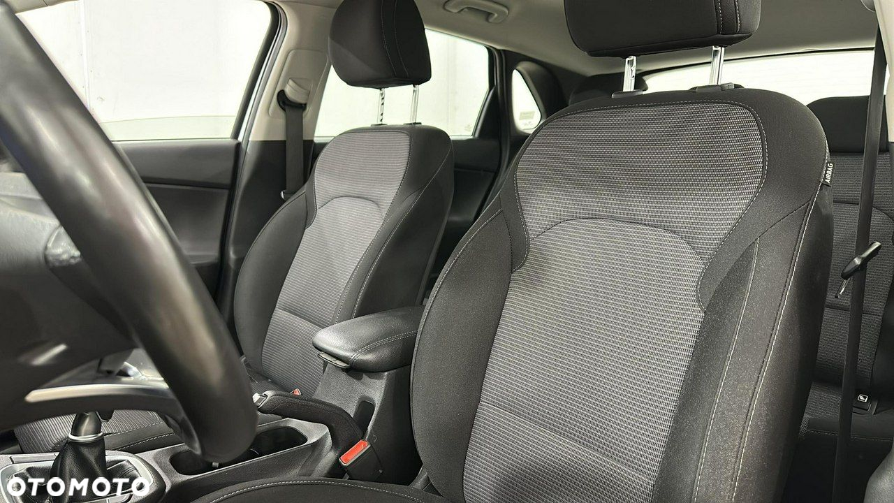 Hyundai i30 1.5 DPI Classic + - 16