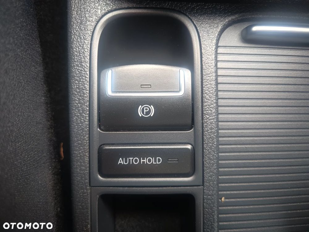 Volkswagen Tiguan 2.0 TDI DPF BlueMotion Technology Sport & Style - 35
