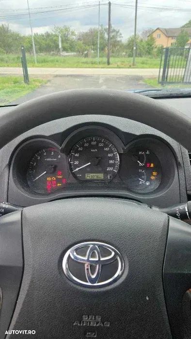 Toyota Hilux D-4D 2.5 - 7