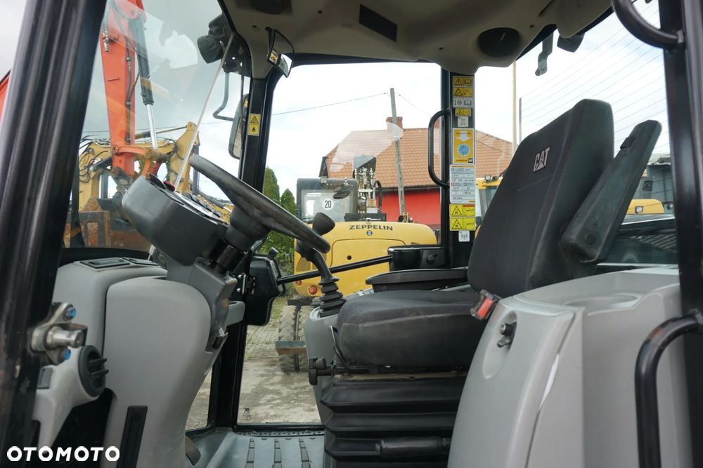 Caterpillar CAT 906 M - 10