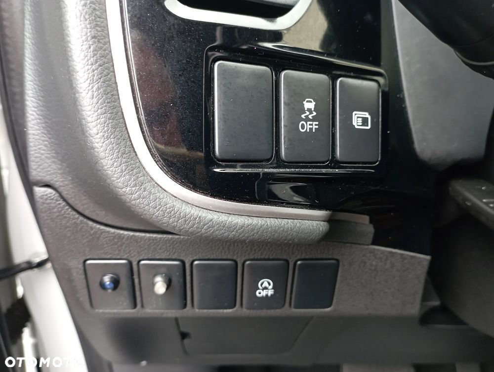 Mitsubishi Outlander 2.0 Instyle + 4WD CVT - 21