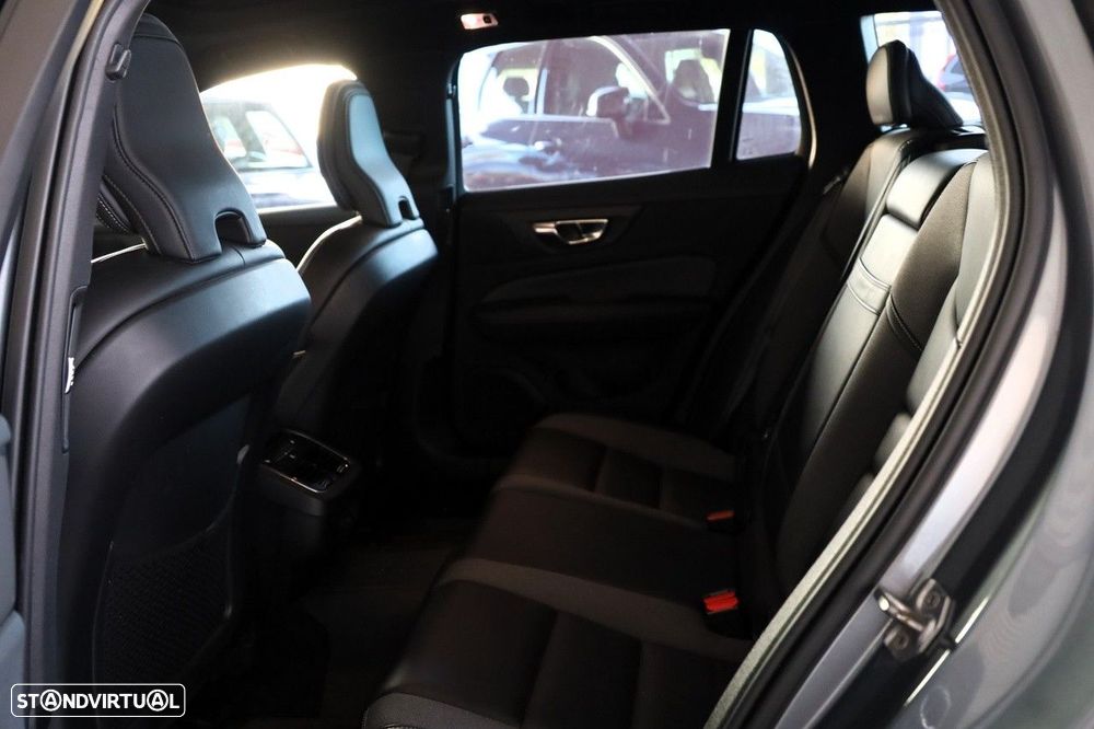 Volvo V60 2.0 B4 R-Design Geartronic - 12