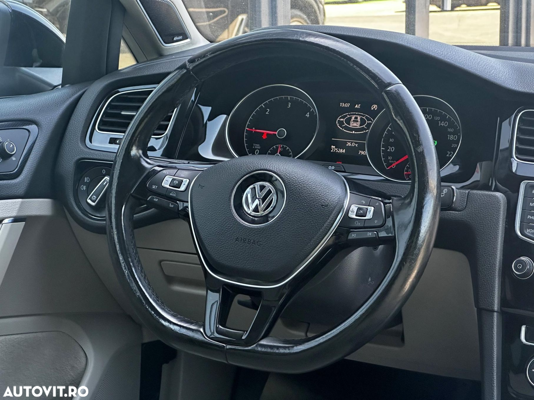 Volkswagen Golf - 10