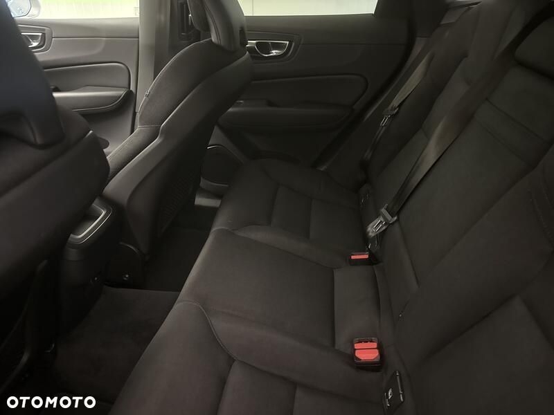 Volvo XC 60 B4 B Momentum Pro - 19