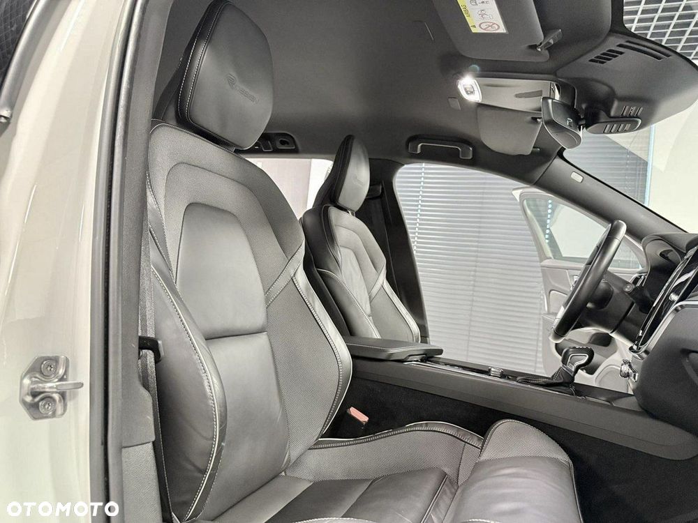 Volvo V60 D4 R-Design - 17