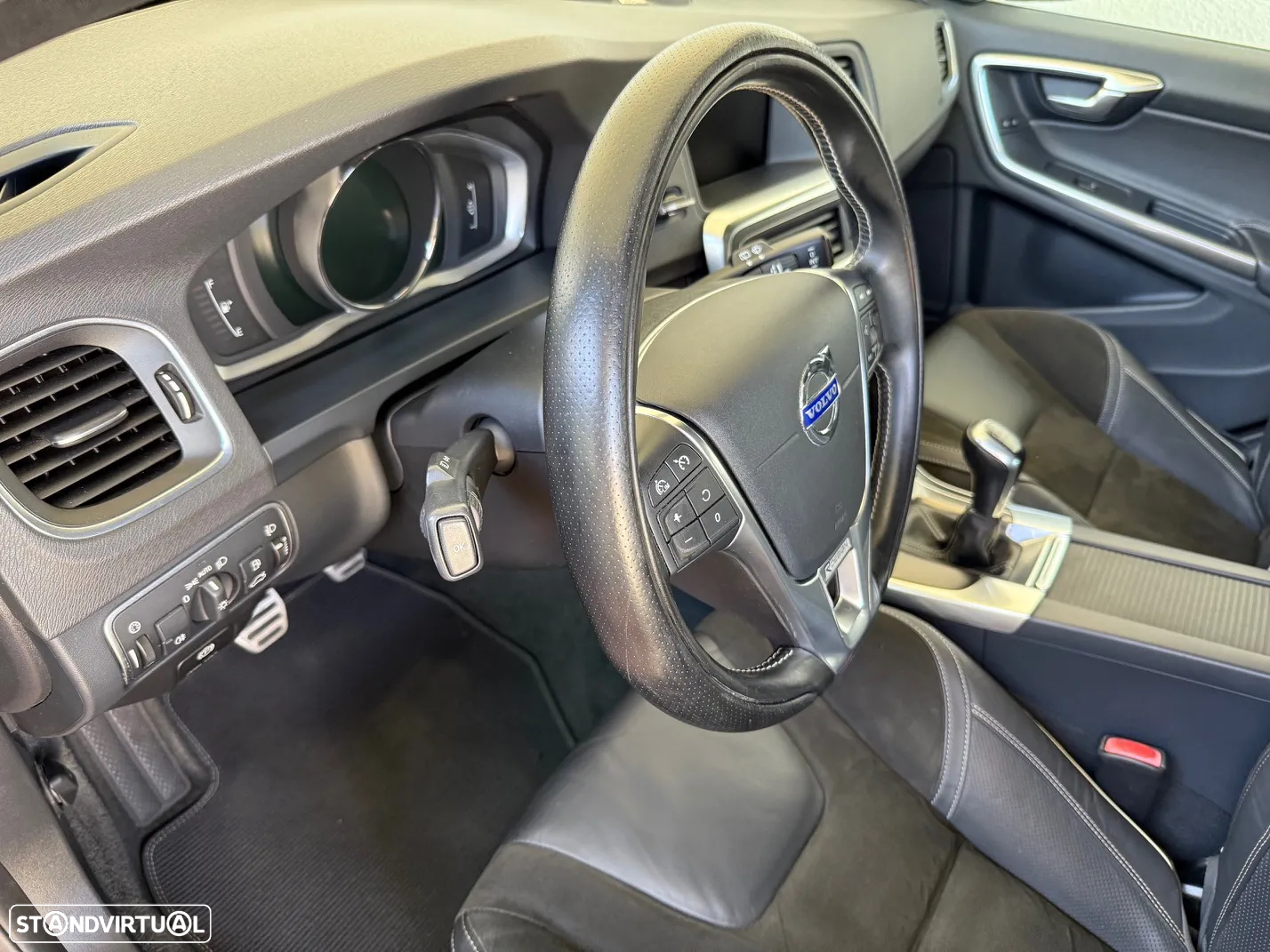 Volvo V60 2.0 D4 R-Design - 27