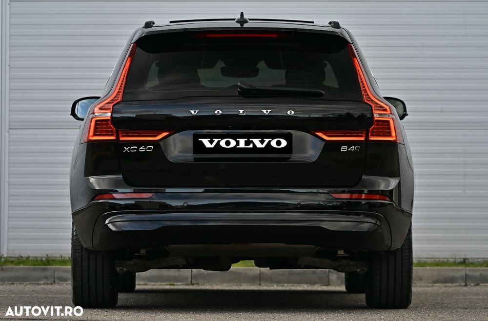 Volvo XC 60 B4 MHEV AT AWD Ultimate Dark - 5