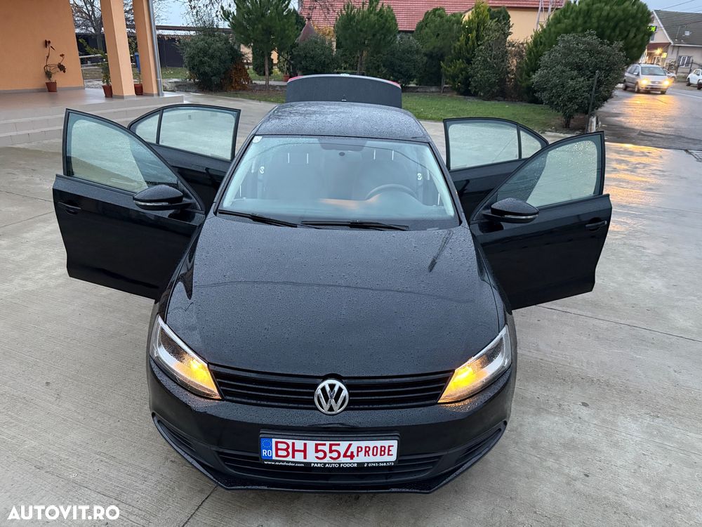 Volkswagen Jetta 1.6 TDI Blue Motion Technology Comfortline - 29