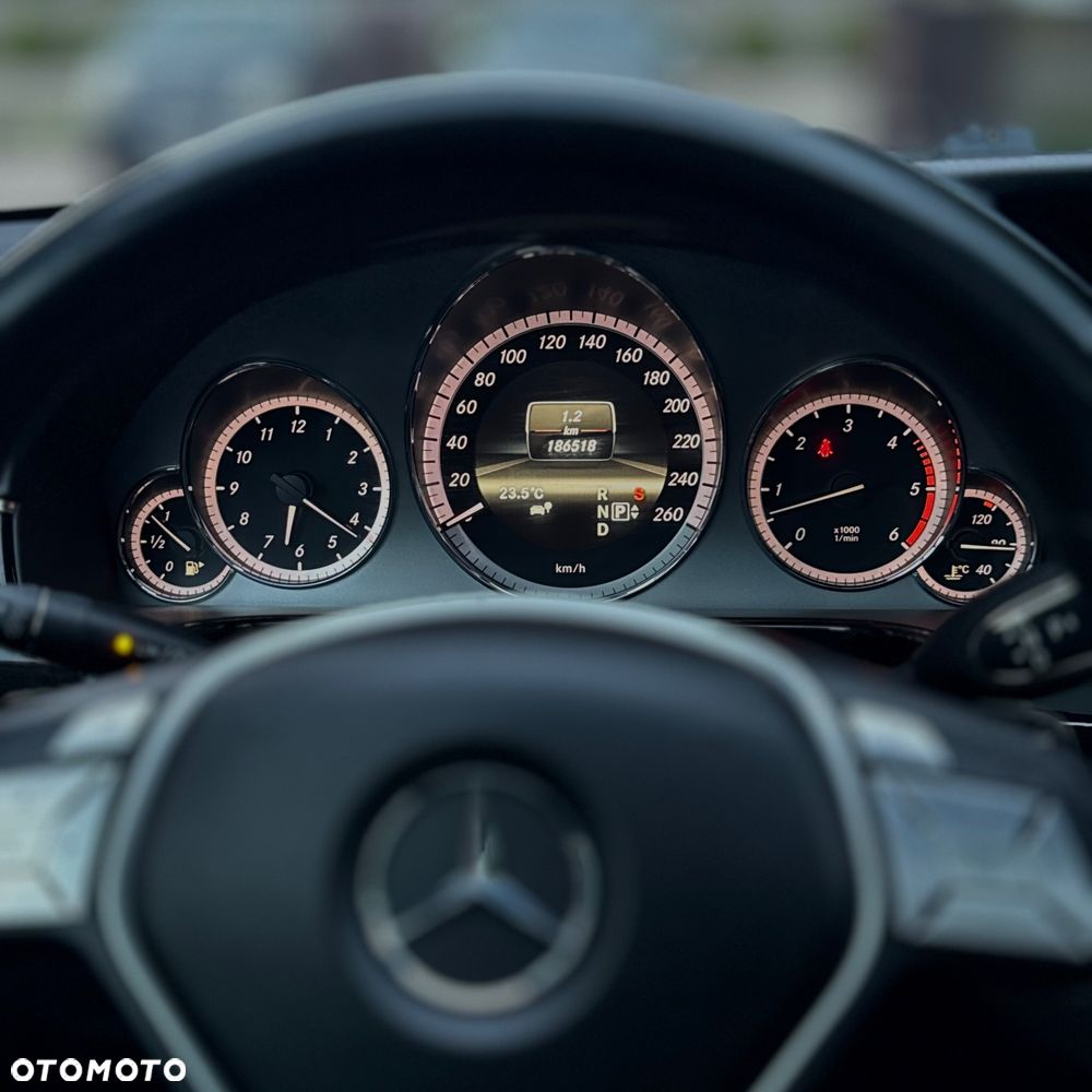 Mercedes-Benz Klasa E - 23