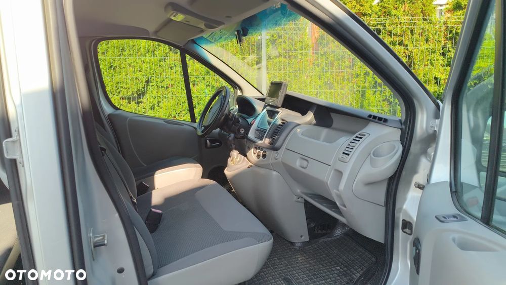 Opel Vivaro 2011 photo 4