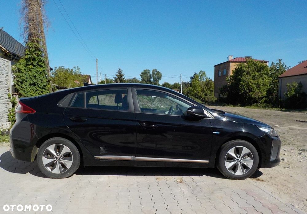 Hyundai IONIQ - 10