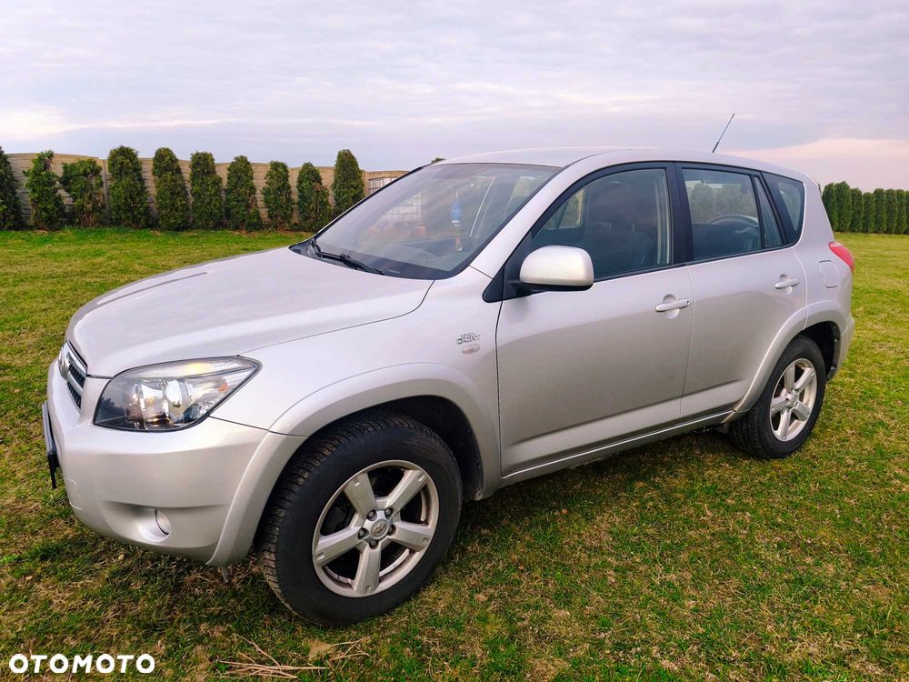 Toyota RAV4 - 1
