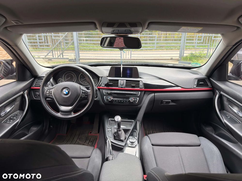 BMW Seria 3 318d Sport Line - 19