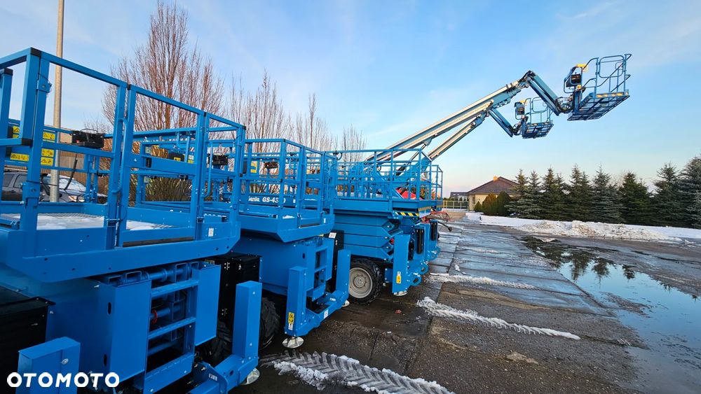 Genie S-45 TraX - 13