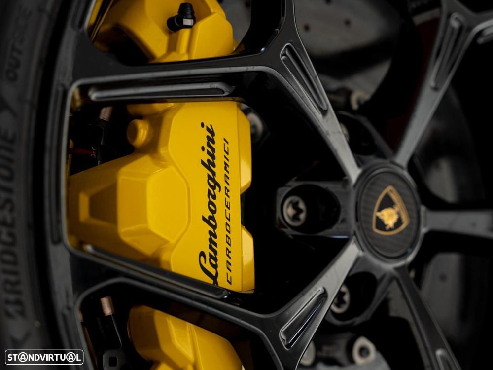 Lamborghini Revuelto - 13