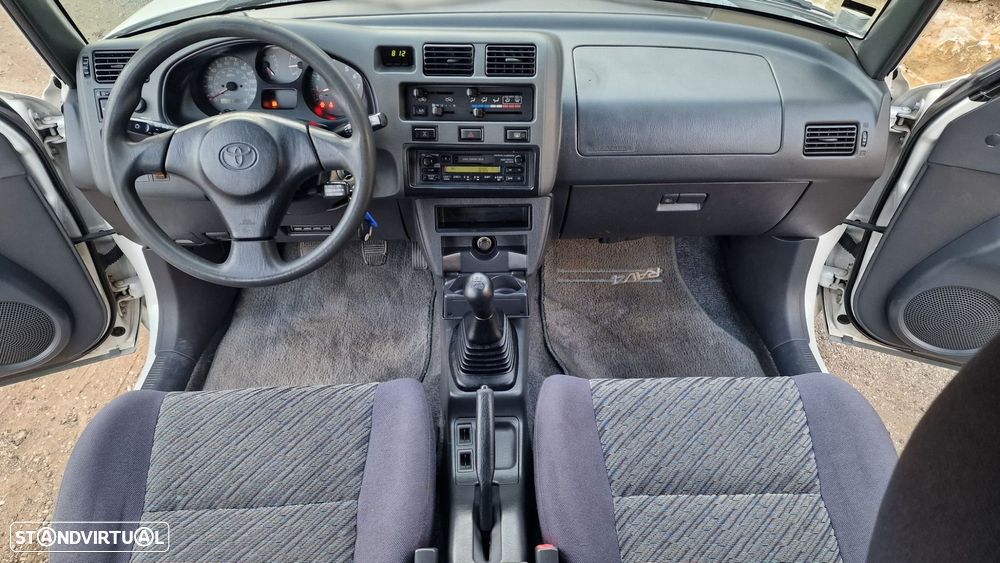 Toyota RAV4 - 16