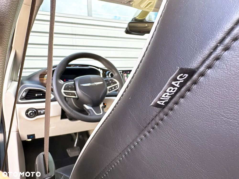 Chrysler Pacifica - 33