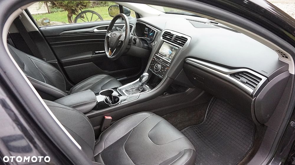 Ford Fusion 2.0 EcoBoost Titanium - 17