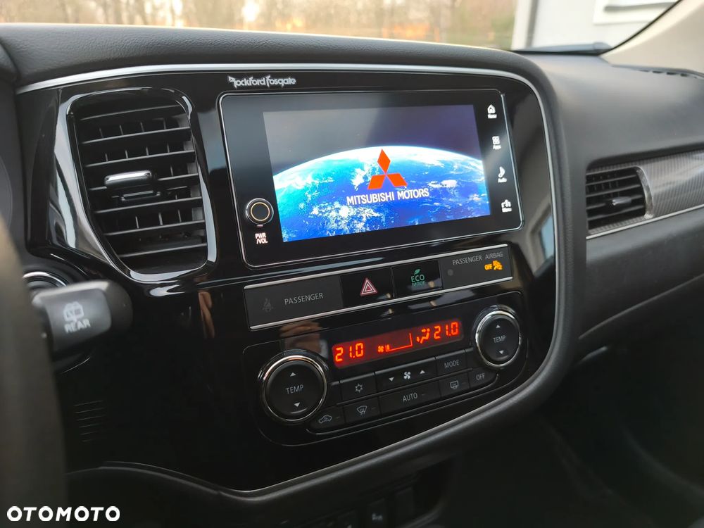 Mitsubishi Outlander - 16